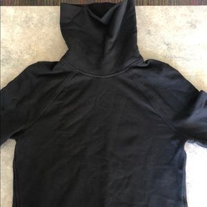 black lulu lemon turtleneck sweatshirt